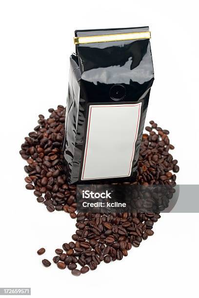 Black Metallic Coffee Bean Bag Stockfoto und mehr Bilder von Tragebehältnis - Tragebehältnis, Geröstete Kaffeebohne, Freisteller – Neutraler Hintergrund