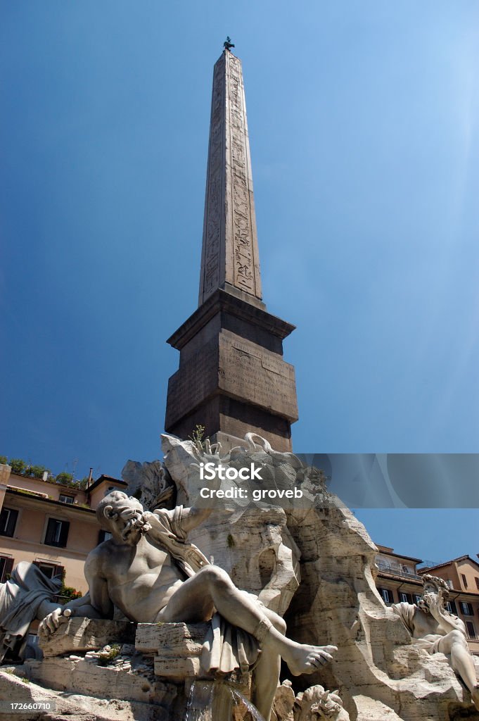 Piazza Navona obelisco - Foto de stock de Ciudades capitales libre de derechos