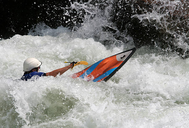 kayak de color - kayaking white water atlanta river nature fotografías e imágenes de stock
