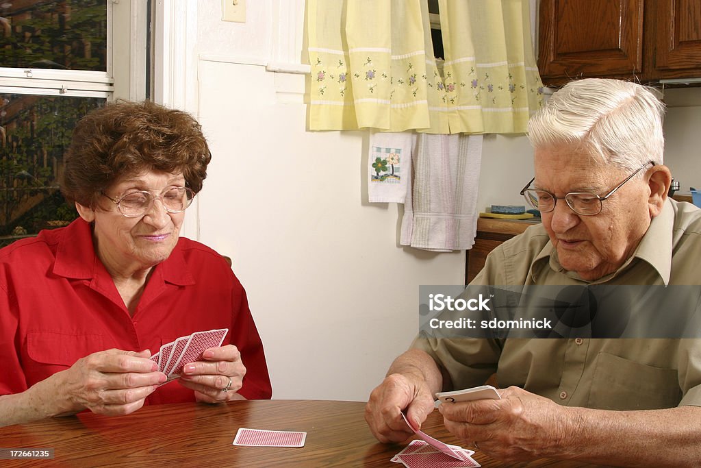 Senior série: Gérer les cartes - Photo de Adulte libre de droits