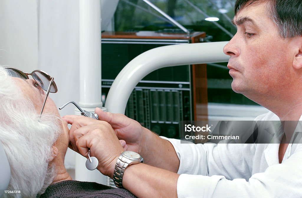 Dentiste au travail - Photo de Adulte libre de droits