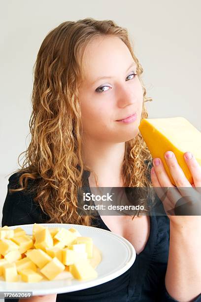 Köstliche Käse Stockfoto und mehr Bilder von 20-24 Jahre - 20-24 Jahre, Block - Form, Blondes Haar