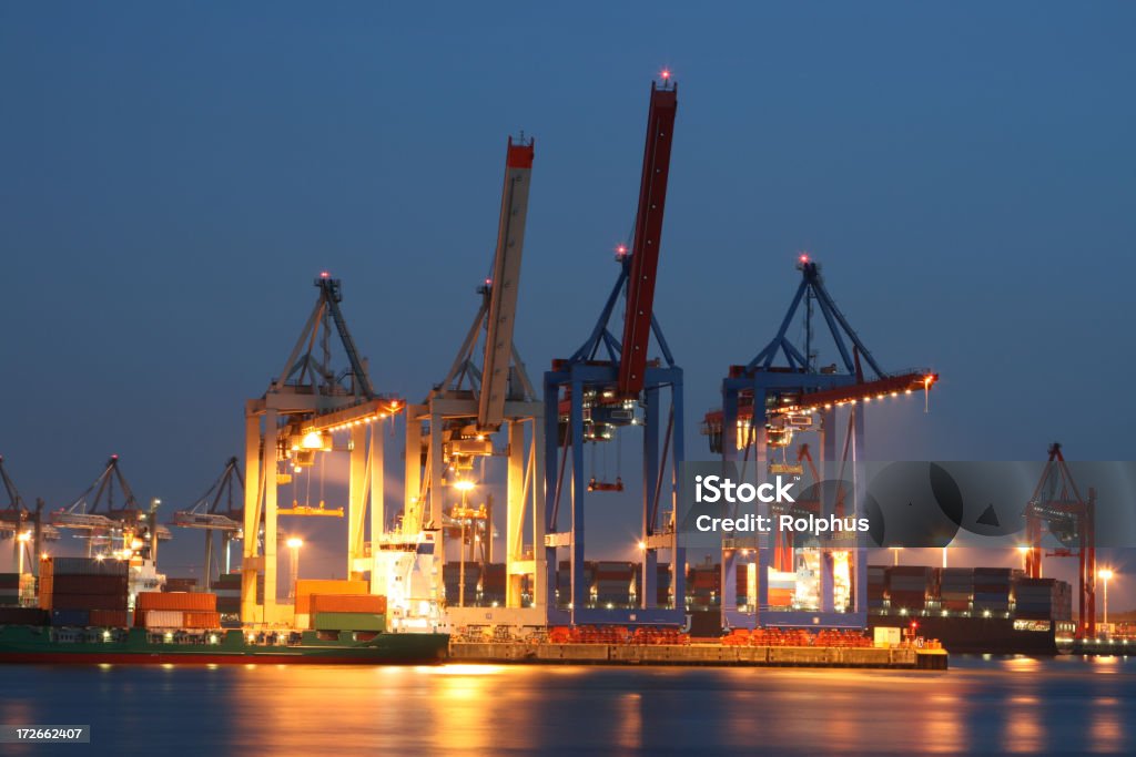 Porto di Amburgo contenitore di notte - Foto stock royalty-free di Acqua