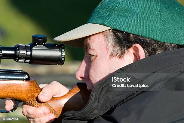 Field Sportschießen Stockfoto und mehr Bilder von Abfeuern - Abfeuern, Erwachsene Person, Fadenkreuz