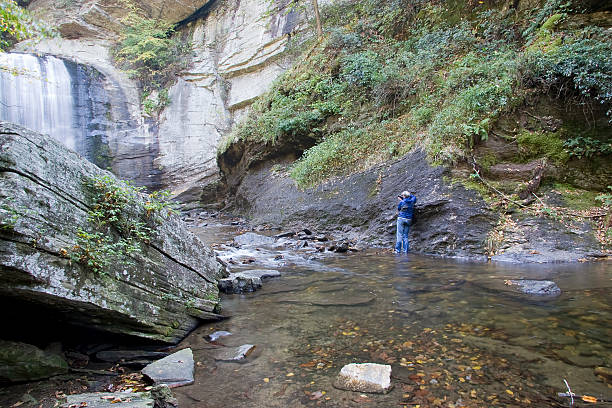 istock Photographing the Falls 172662860