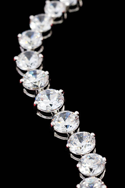 collana di diamanti (macro girato - necklace gold bracelet jewelry foto e immagini stock
