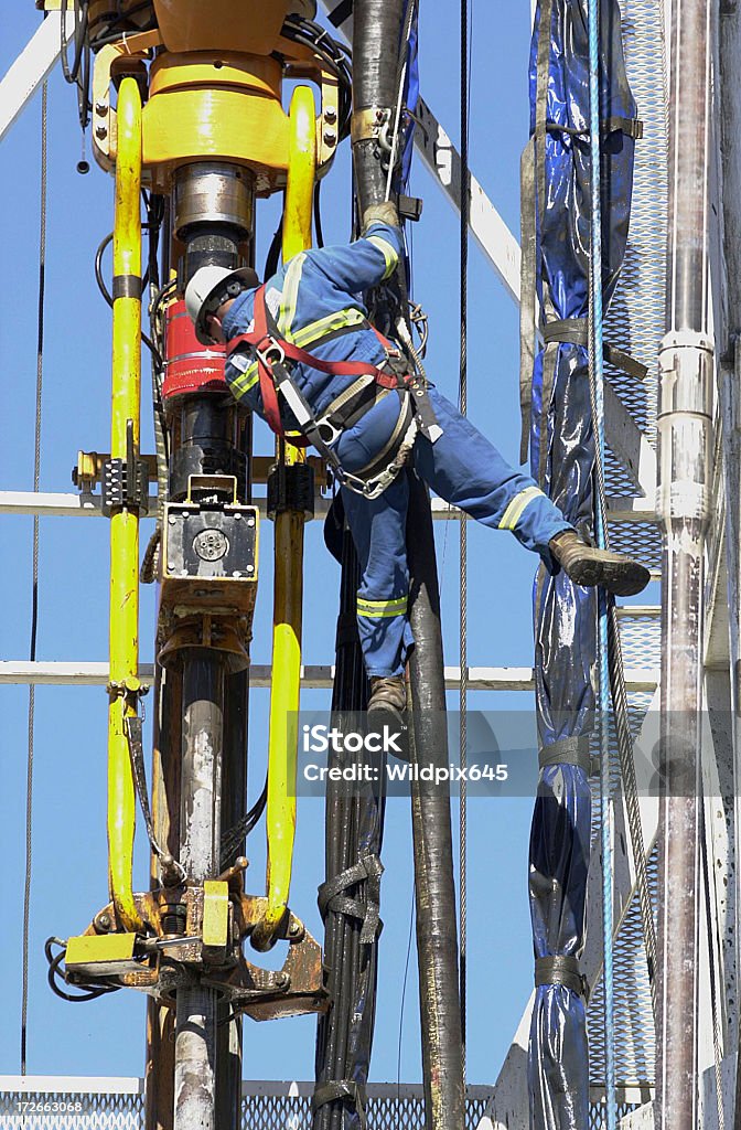 Verificações Roustabout cabeça de perfuração sobre Torre - Royalty-free Canadá Foto de stock