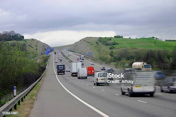 Autofreeway - Fotografias de stock e mais imagens de Alfalto - Alfalto, Autoestrada, Branco