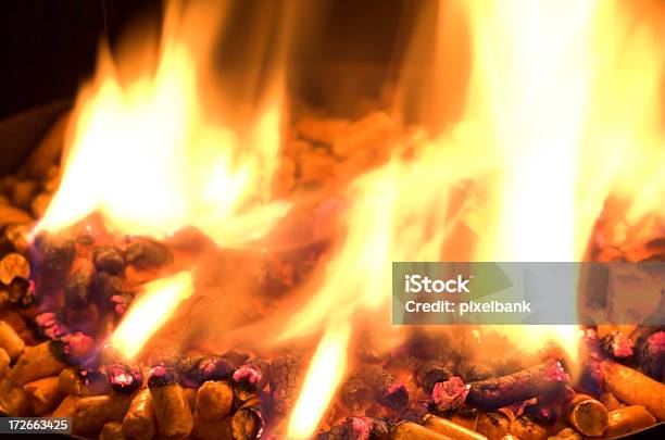 버링 알갱이를 목재-재료에 대한 스톡 사진 및 기타 이미지 - 목재-재료, 불길, 불