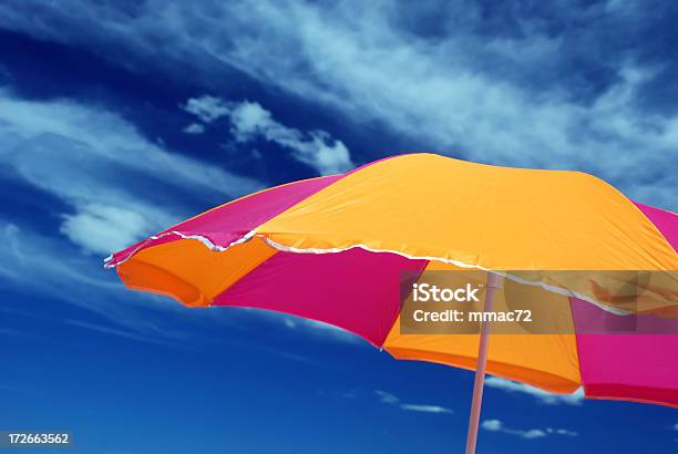 Bunten Sonnenschirm Stockfoto und mehr Bilder von Atlantik - Atlantik, Blau, Einzelner Gegenstand