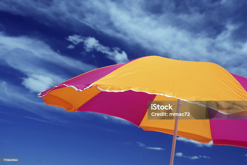 Красочные Зонтик от солнца - Стоковые фото Атлантический океан роялт�и-фри