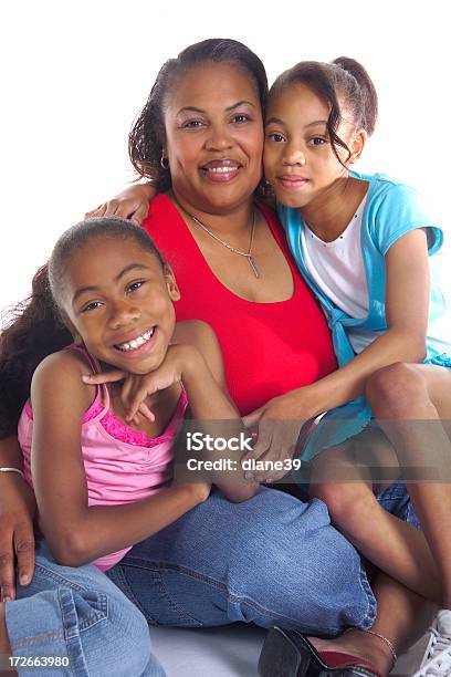 Foto de Feliz Família Afroamericana e mais fotos de stock de Abraçar - Abraçar, Adolescência, Adulto