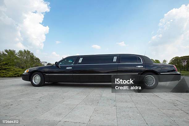 Limoseitenansicht Stockfoto und mehr Bilder von Limousine - Luxuswagen - Limousine - Luxuswagen, Limousine - Familienfahrzeug, Auto