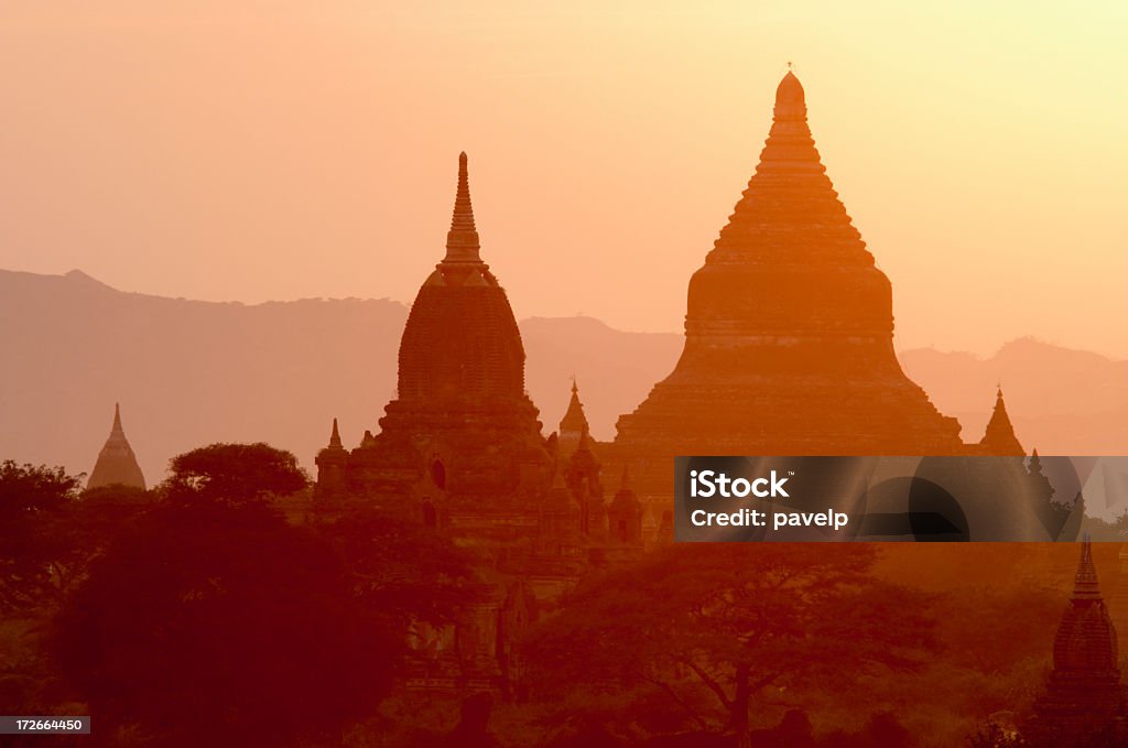 Templos de Bagan - Foto de stock de Anos 1100 royalty-free