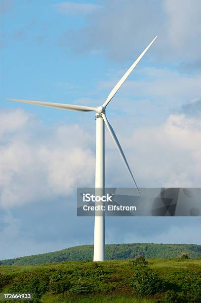 Turbina De Viento Vertical Foto de stock y más banco de imágenes de Aerogenerador - Aerogenerador, Aspiraciones, Comunidad