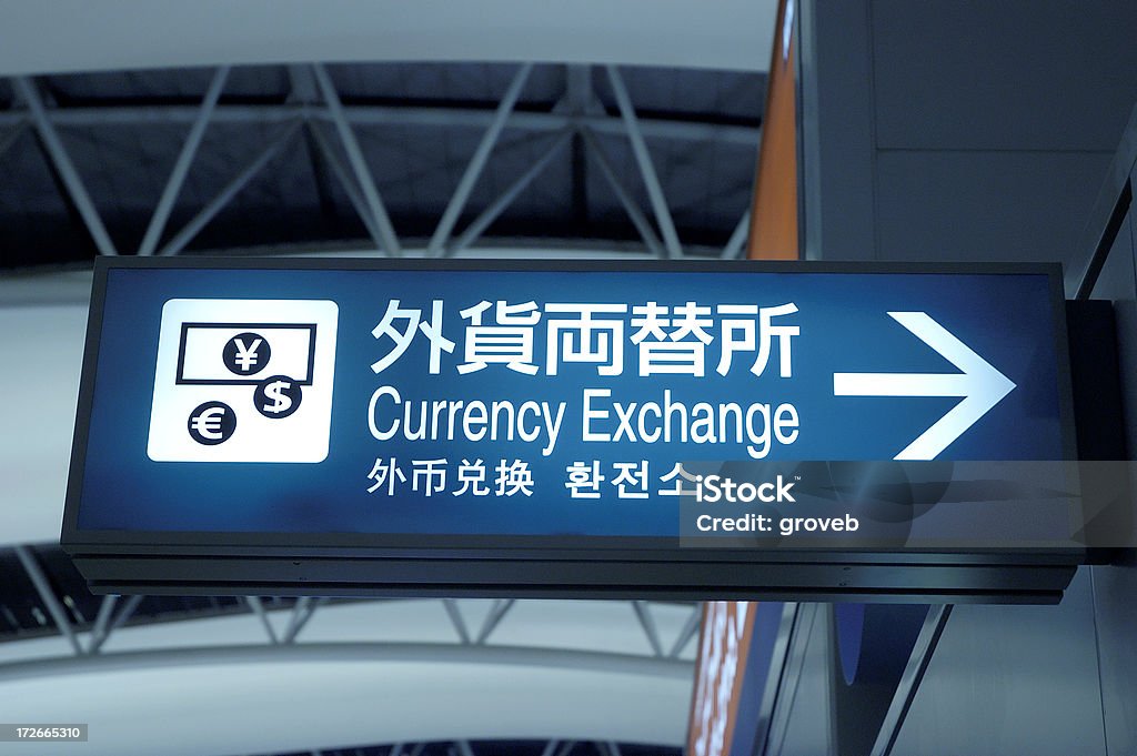 Señal para el aeropuerto para cambio de divisas - Foto de stock de Mercado de Divisas libre de derechos
