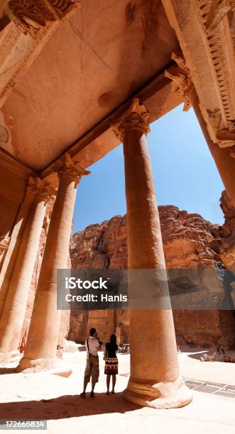 Petra Turistas - Fotografias de stock e mais imagens de Casal - Casal, Petra, Jordânia