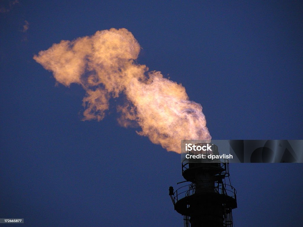 Burning gases de fundición de acero - Foto de stock de Acero libre de derechos