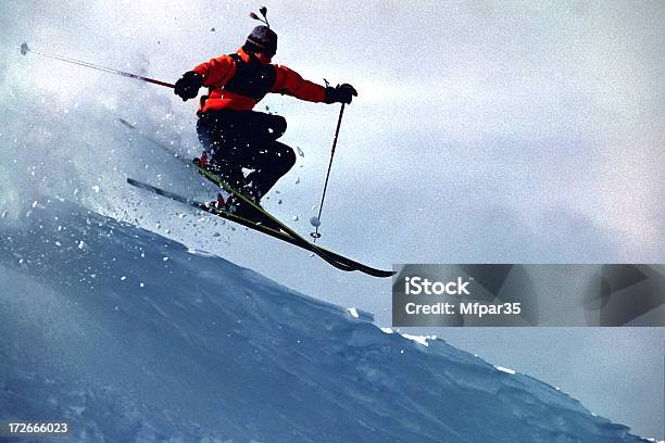 Cornisa Salto De Esquí Foto de stock y más banco de imágenes de Colorado - Colorado, Conceptos, Deporte