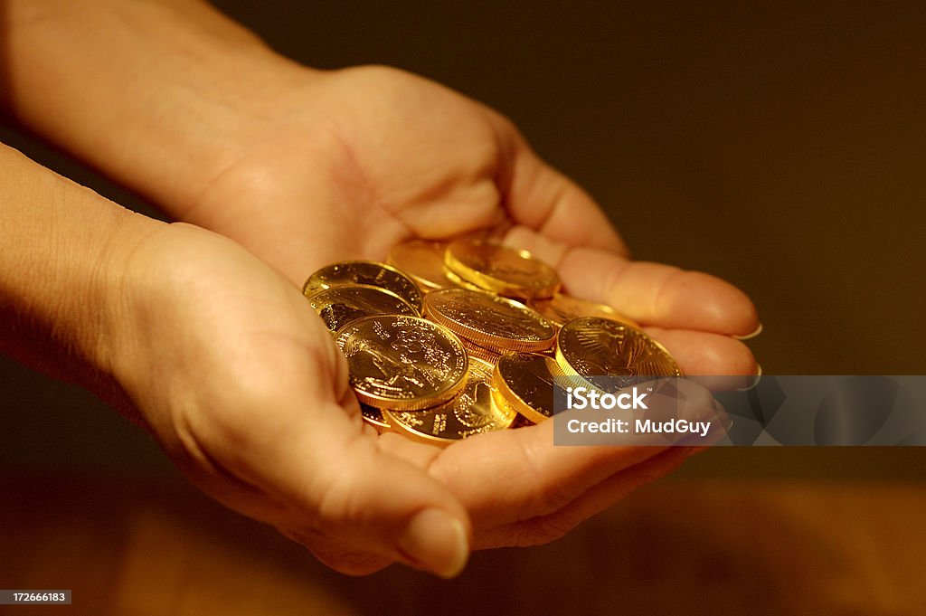 Moedas de ouro-mão - Foto de stock de Comprar royalty-free