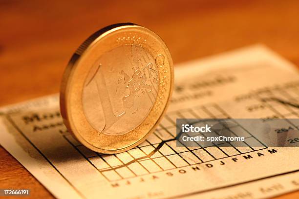 Investire Nel Futuro Delleuro - Fotografie stock e altre immagini di Fondo pensionistico personale - Fondo pensionistico personale, Simbolo dell'euro, Valuta dell'Unione Europea