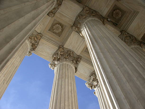 kolumny na sąd najwyższy - us supreme court corinthian column classical greek zdjęcia i obrazy z banku zdjęć