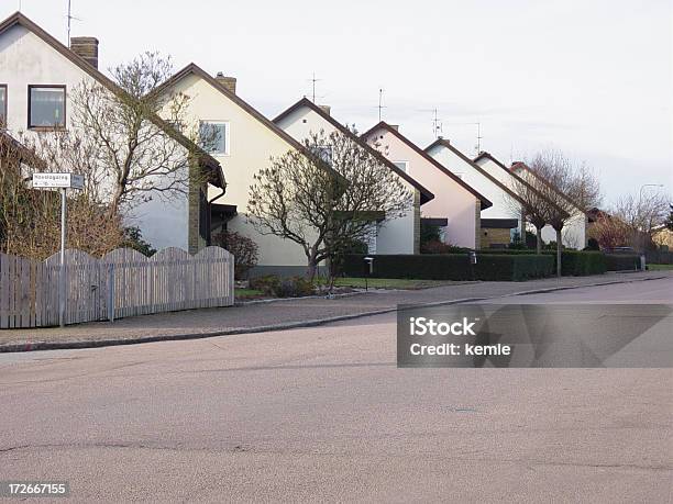 Foto de Residências Em Uma Fileira e mais fotos de stock de Casa - Casa, Suécia, Comunidade