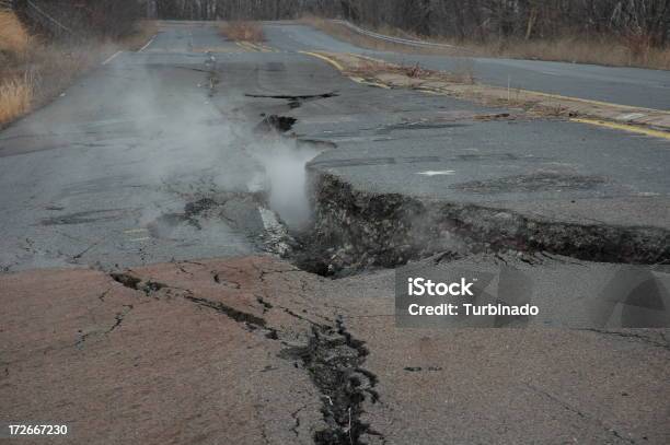 Foto de Fissura A Road e mais fotos de stock de Falha - Falha, Rachado, Terremoto