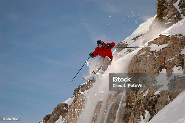 Photo libre de droit de Saut De Falaise 02 banque d'images et plus d'images libres de droit de Ski - Ski, De grande taille, Montagne