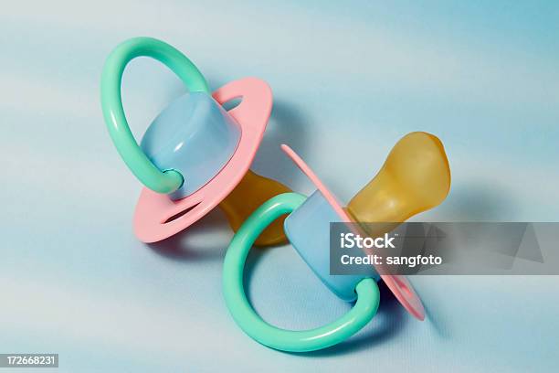 Детские Pacifiers — стоковые фотографии и другие картинки Без людей - Без людей, Горизонтальный, Детская соска