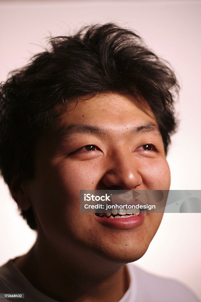 Feliz asiática, olhando para cima - Foto de stock de Adolescente royalty-free