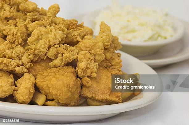 Plato De Pescados Y Mariscos Foto de stock y más banco de imágenes de Almeja - Marisco - Almeja - Marisco, Frito, Mariscada