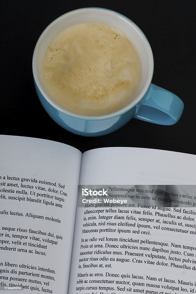 Livro com café - Royalty-free Aprender Foto de stock