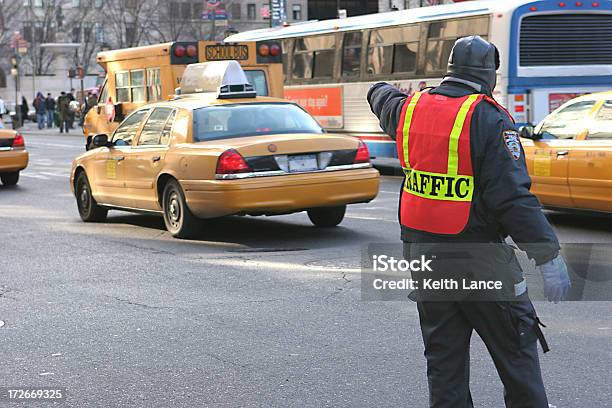 Foto de Ny Guarda De Trânsito e mais fotos de stock de A caminho - A caminho, Avenida, Broadway - Manhattan