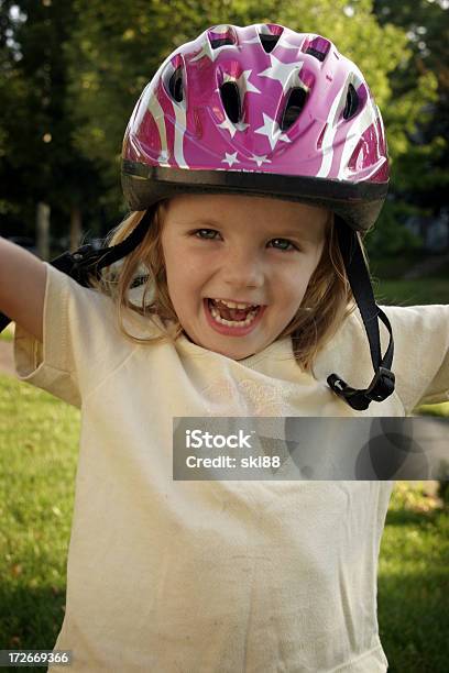 Ragazza Del Motociclista 3 - Fotografie stock e altre immagini di 12-17 mesi - 12-17 mesi, Allegro, Bambine femmine