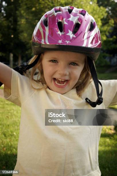 Foto de Garota Biker 3 e mais fotos de stock de 12-17 meses - 12-17 meses, Animar, Artigo de vestuário para cabeça