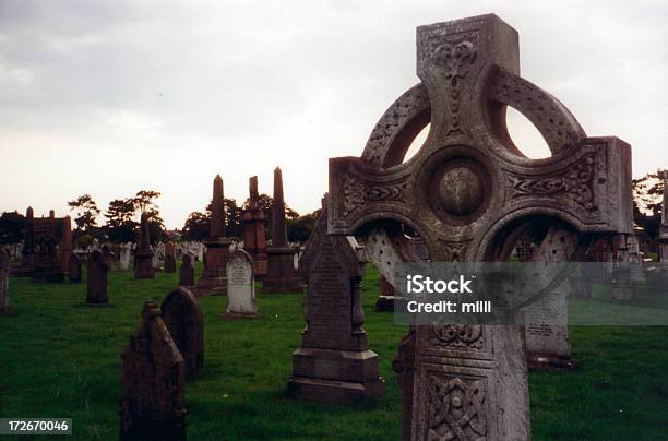 Celtic Piena Ii - Fotografie stock e altre immagini di A forma di croce - A forma di croce, Cielo minaccioso, Cimitero