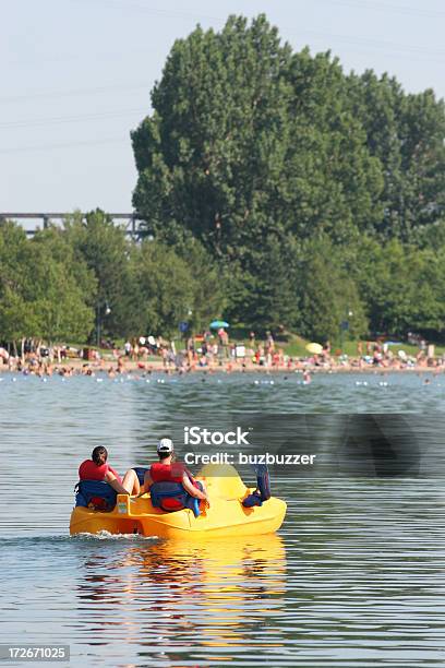 Heiße Sommer Tag Stockfoto und mehr Bilder von Aktiver Lebensstil - Aktiver Lebensstil, Aktivitäten und Sport, Auf dem Wasser treiben