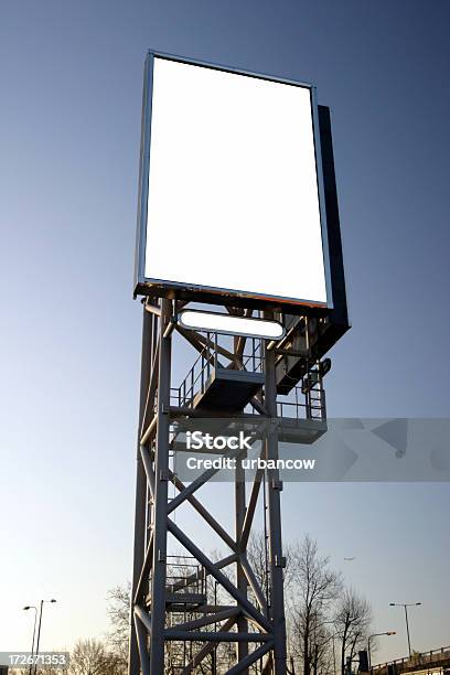 Foto de Billboard e mais fotos de stock de Azul - Azul, Branco, Calçada