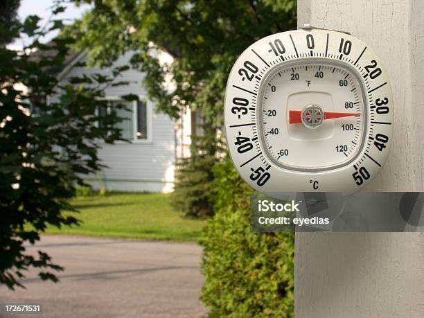 Photo libre de droit de Thermomètre En Été banque d'images et plus d'images libres de droit de Arbre - Arbre, Blanc, Canicule