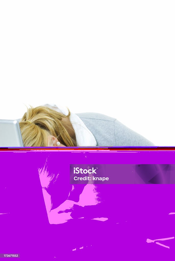 Donna che dorme sul portatile - Foto stock royalty-free di Adulto