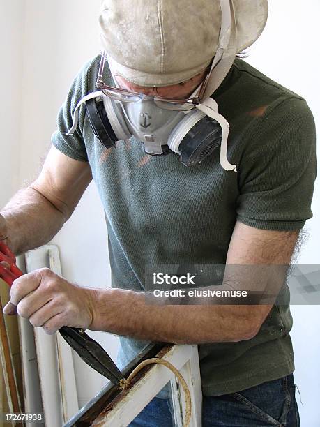Mann Mit Atemschutzgerät Stockfoto und mehr Bilder von Baugewerbe - Baugewerbe, Fenster, Installieren