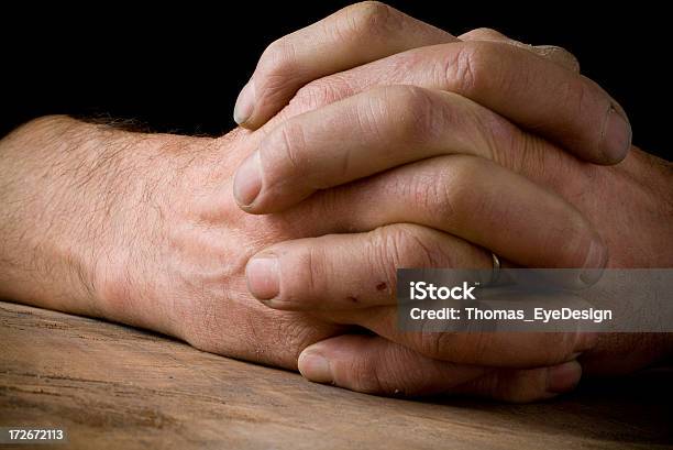 Foto de Trabalhando Homem Mãos Series e mais fotos de stock de Adulto - Adulto, Aliança de casamento, Anti-higiênico