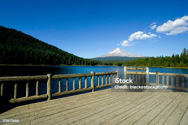 Wolken Über Mount Hood Stockfoto und mehr Bilder von Abgeschiedenheit - Abgeschiedenheit, Bahnsteig, Berg