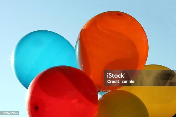 Balões E Céu Azul - Fotografias de stock e mais imagens de Alegria - Alegria, Ao Ar Livre, Azul