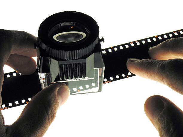 lupa mesa de luz más - loupe lightbox magnifying glass photography fotografías e imágenes de stock