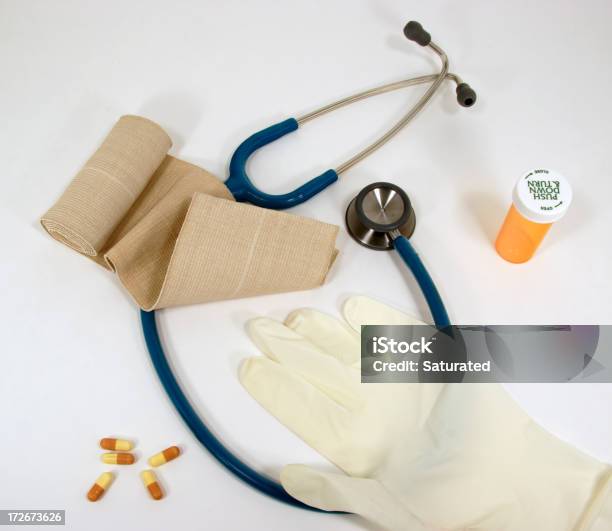 Foto de Variedade De Equipamentos Médicos e mais fotos de stock de Bandagem - Bandagem, Beleza, Borracha - Material