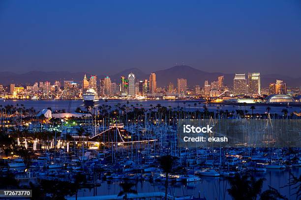 Foto de Vista De San Diego Na Noite e mais fotos de stock de Baía - Baía, Califórnia, Centro da cidade