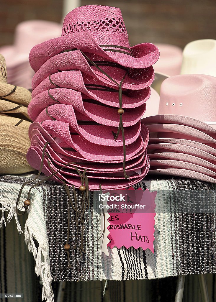 Розовый шляпы для продажи - Стоковые фото Барахолка роялти-фри