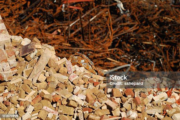 Foto de Blocos E Rolar Aço e mais fotos de stock de Depósito de Sucata - Depósito de Sucata, Recuperação, Tijolo - Material de Construção